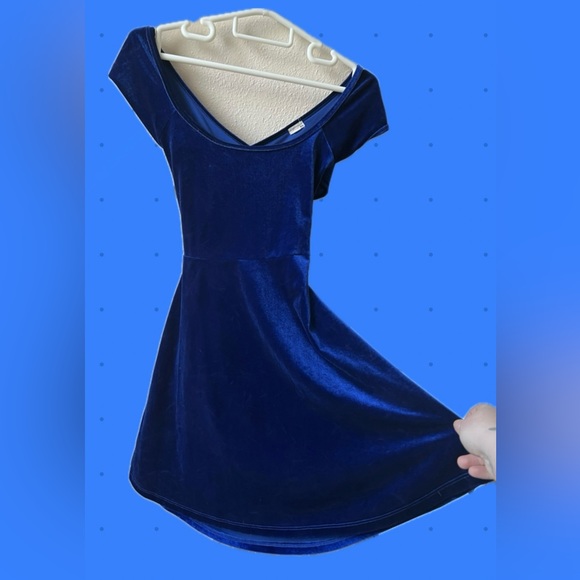 Garage Flattering Criss Cross Blue Velvet Dress - Picture 7 of 10